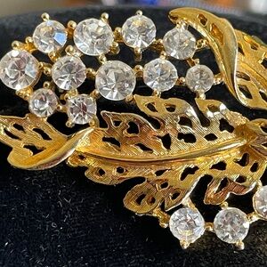 Vintage golden leaf brooch pin M J Ent signed clear rhinestone crystals filigree